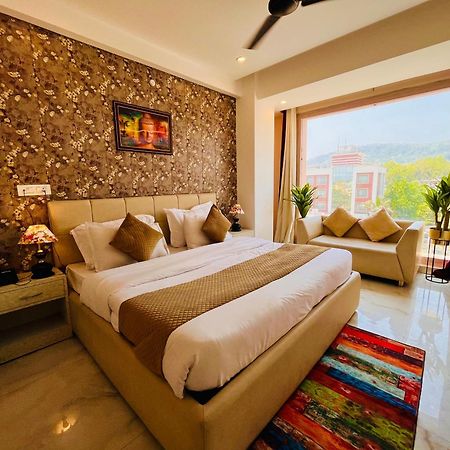 Hotel Golden Temple View By La Casa, Amritsar #Top Rated #Most Awarded #Swimming Pool #Prime Location #Luxury Rooms #Parking #Rooftop Cafe Екстер'єр фото