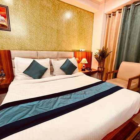 Hotel Golden Temple View By La Casa, Amritsar #Top Rated #Most Awarded #Swimming Pool #Prime Location #Luxury Rooms #Parking #Rooftop Cafe Екстер'єр фото