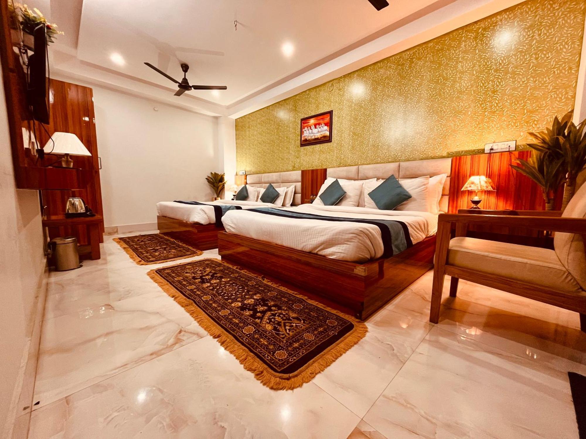 Hotel Golden Temple View By La Casa, Amritsar #Top Rated #Most Awarded #Swimming Pool #Prime Location #Luxury Rooms #Parking #Rooftop Cafe Екстер'єр фото