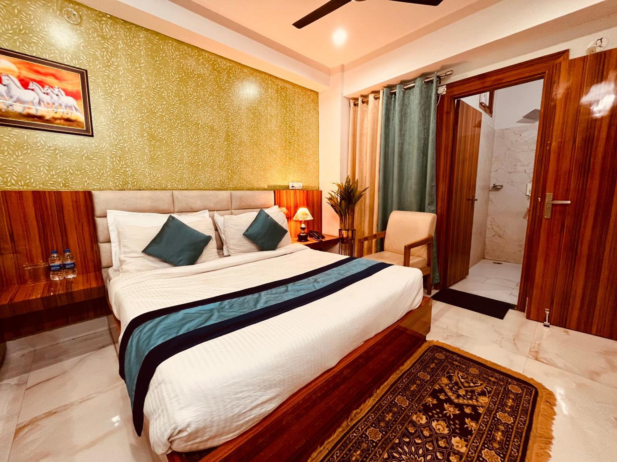 Hotel Golden Temple View By La Casa, Amritsar #Top Rated #Most Awarded #Swimming Pool #Prime Location #Luxury Rooms #Parking #Rooftop Cafe Екстер'єр фото
