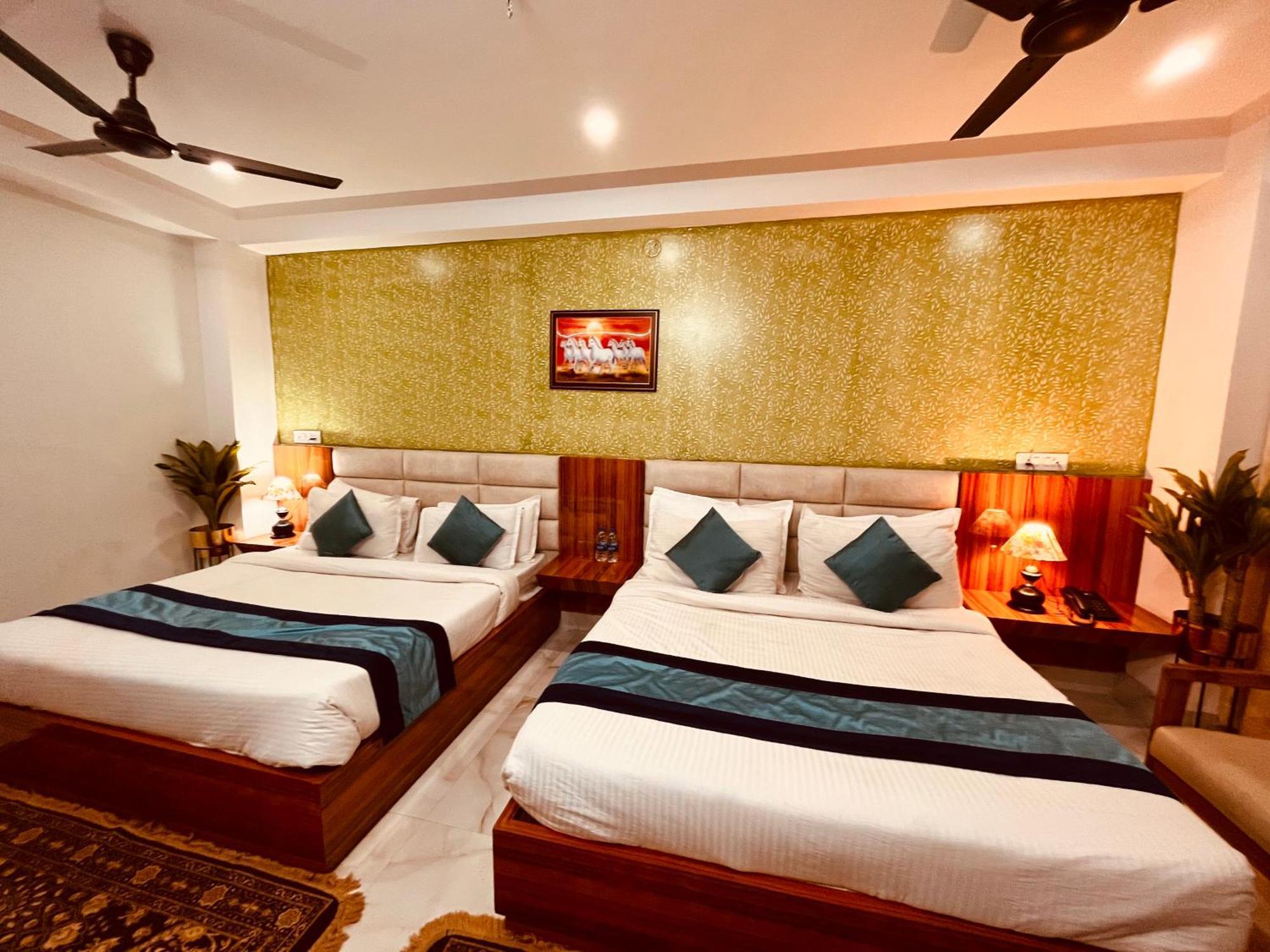 Hotel Golden Temple View By La Casa, Amritsar #Top Rated #Most Awarded #Swimming Pool #Prime Location #Luxury Rooms #Parking #Rooftop Cafe Екстер'єр фото