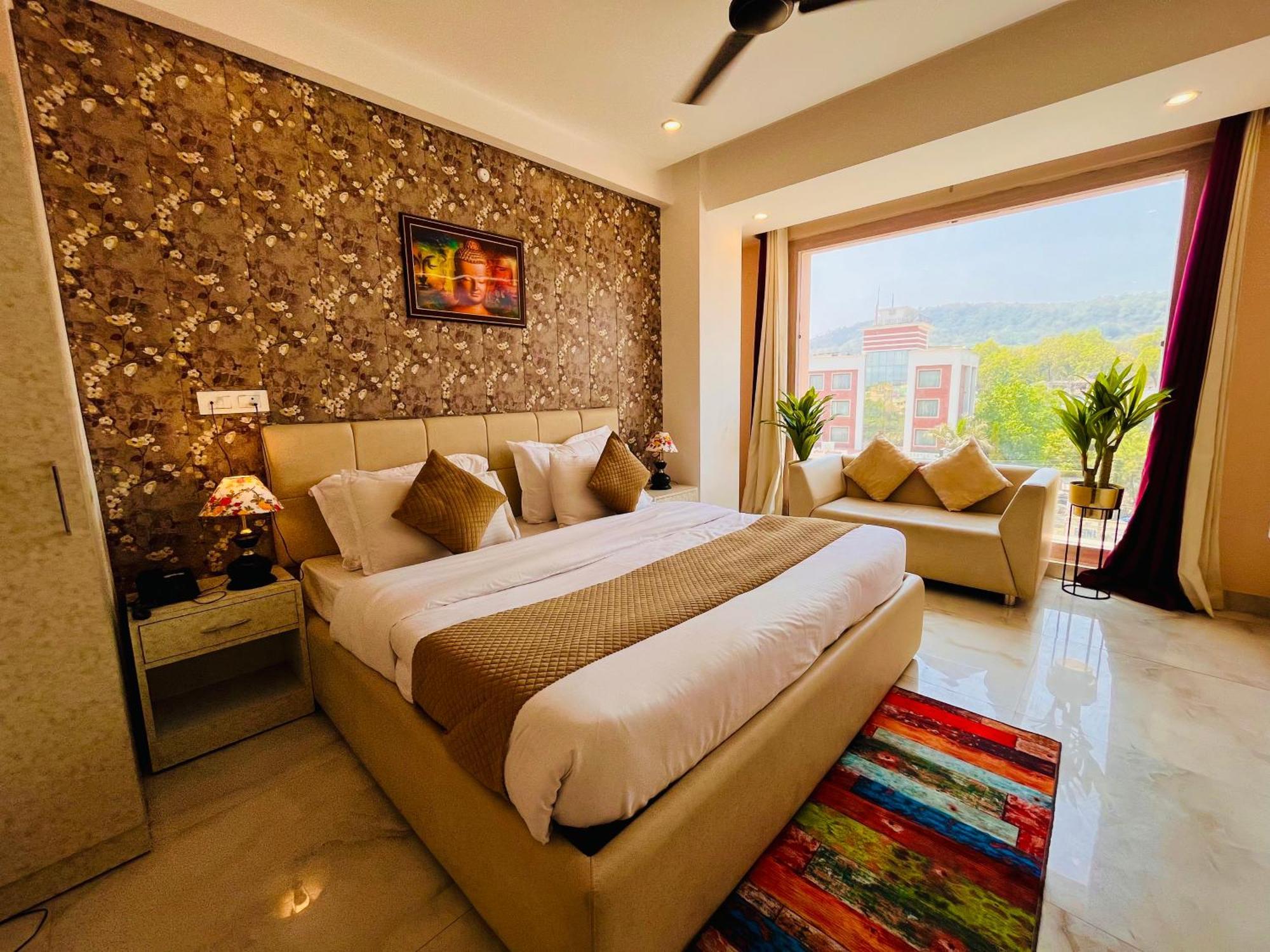 Hotel Golden Temple View By La Casa, Amritsar #Top Rated #Most Awarded #Swimming Pool #Prime Location #Luxury Rooms #Parking #Rooftop Cafe Екстер'єр фото
