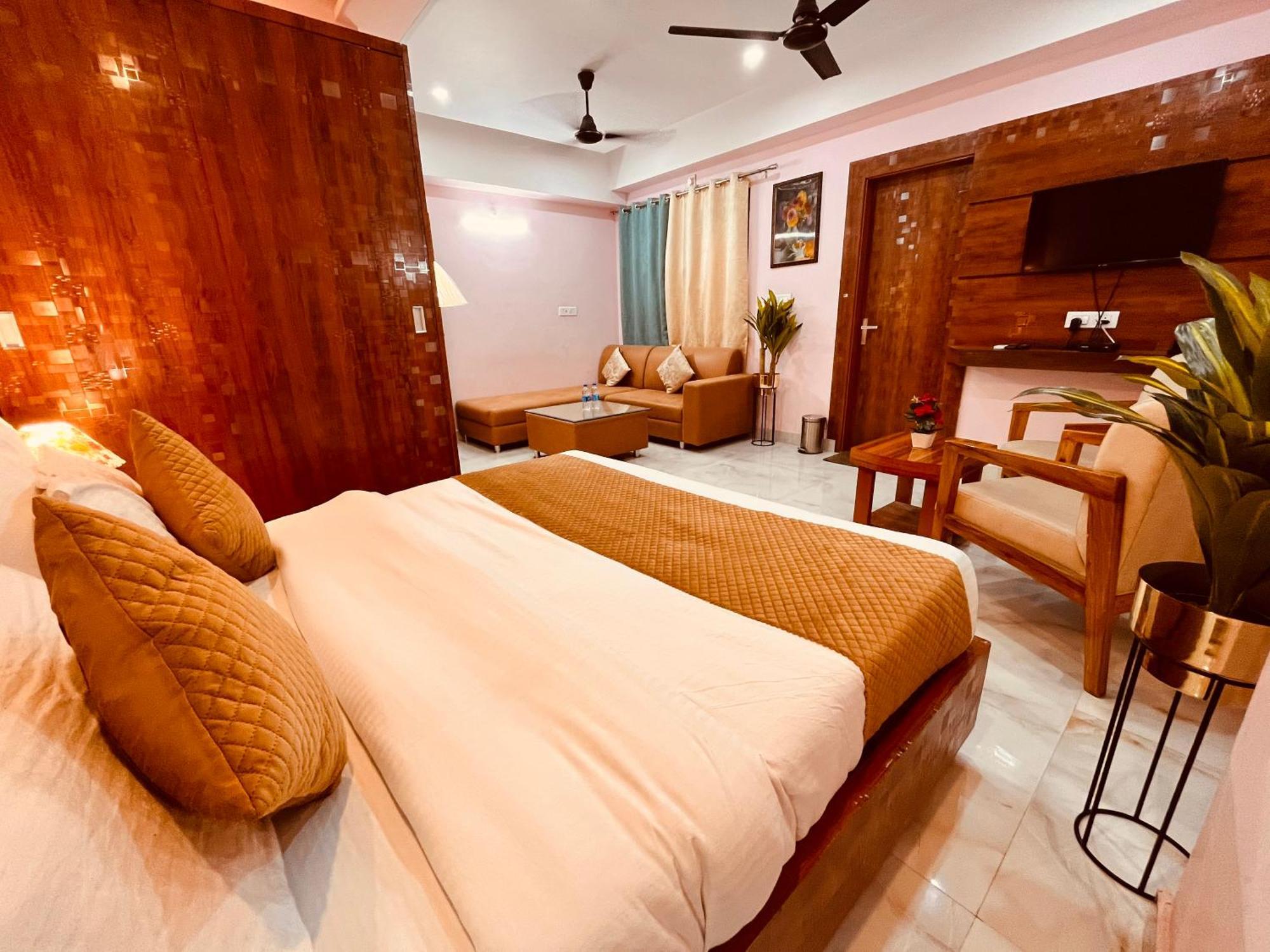 Hotel Golden Temple View By La Casa, Amritsar #Top Rated #Most Awarded #Swimming Pool #Prime Location #Luxury Rooms #Parking #Rooftop Cafe Екстер'єр фото