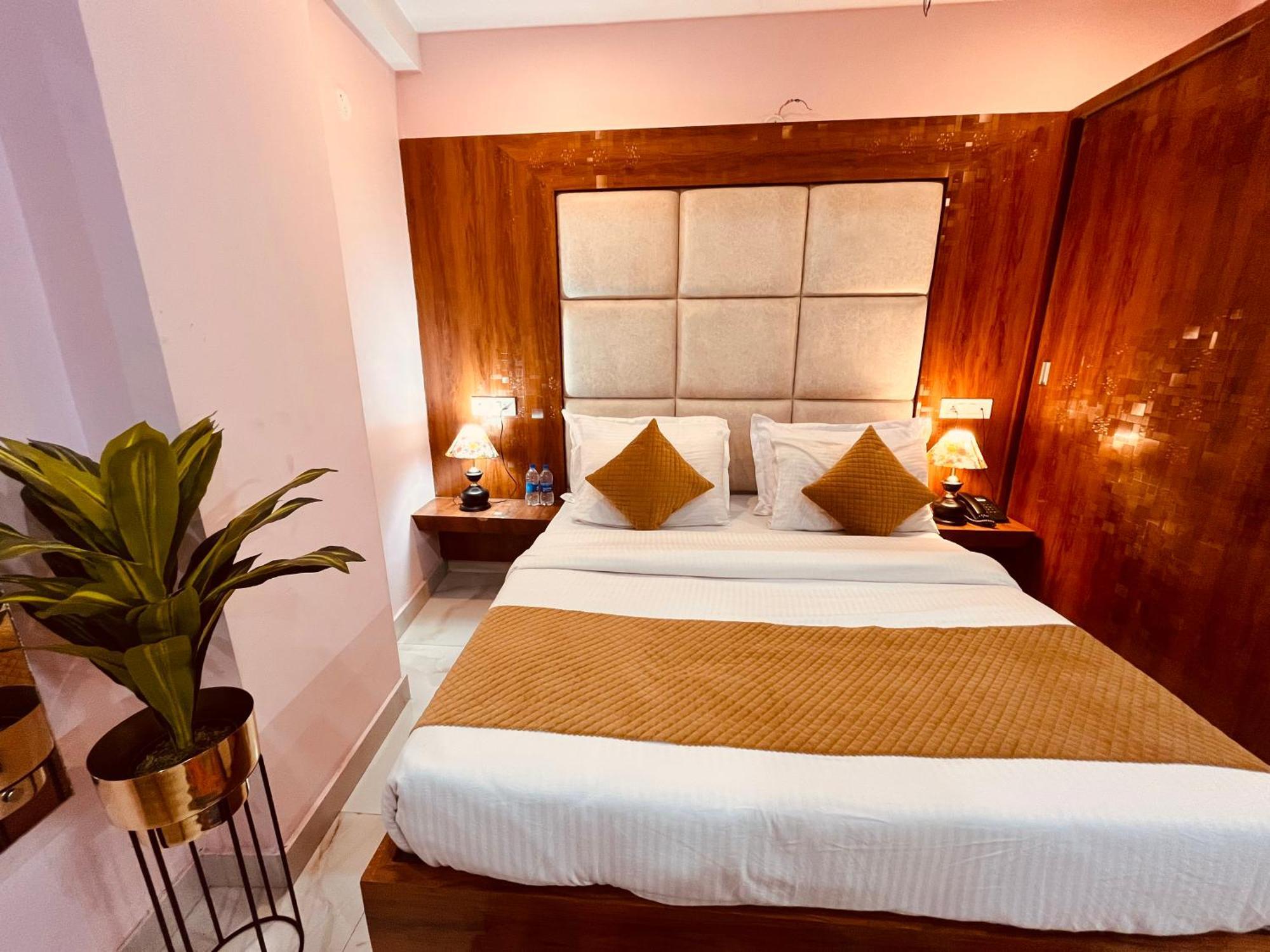 Hotel Golden Temple View By La Casa, Amritsar #Top Rated #Most Awarded #Swimming Pool #Prime Location #Luxury Rooms #Parking #Rooftop Cafe Екстер'єр фото