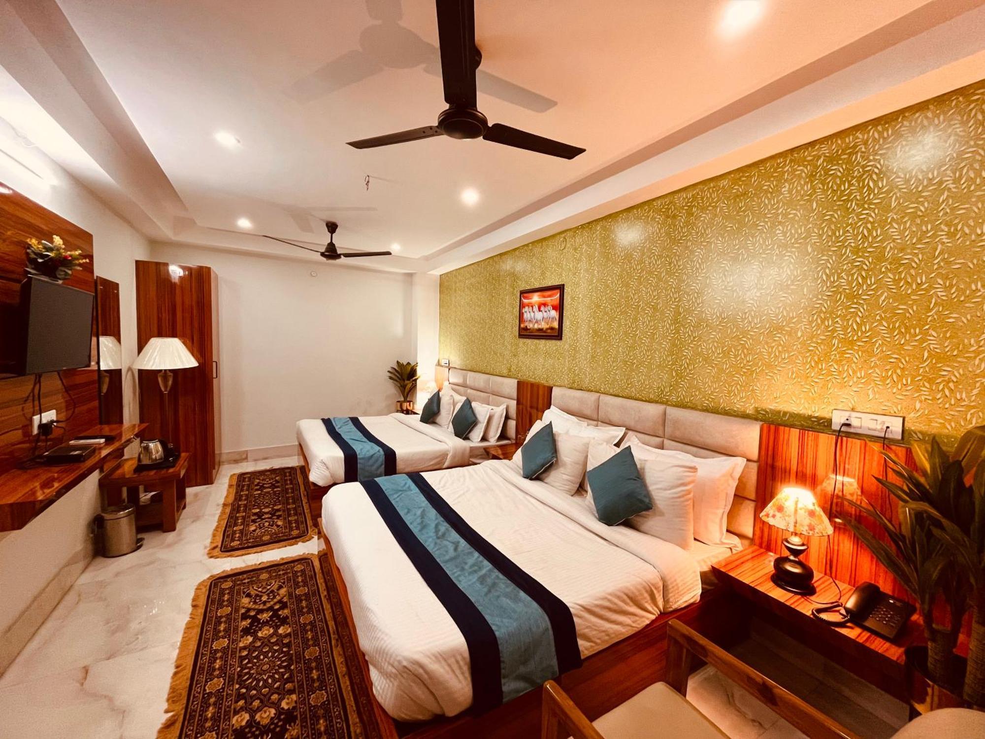 Hotel Golden Temple View By La Casa, Amritsar #Top Rated #Most Awarded #Swimming Pool #Prime Location #Luxury Rooms #Parking #Rooftop Cafe Екстер'єр фото