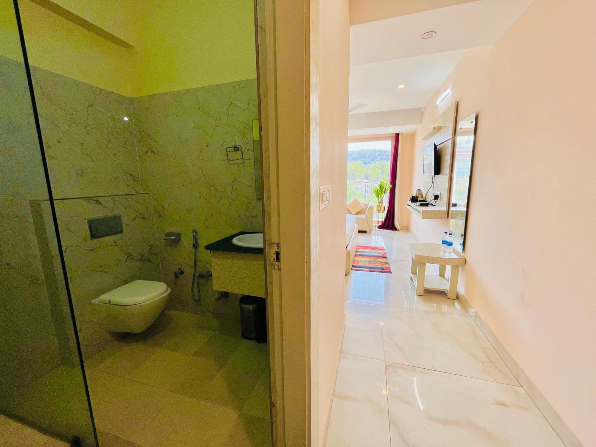 Hotel Golden Temple View By La Casa, Amritsar #Top Rated #Most Awarded #Swimming Pool #Prime Location #Luxury Rooms #Parking #Rooftop Cafe Екстер'єр фото
