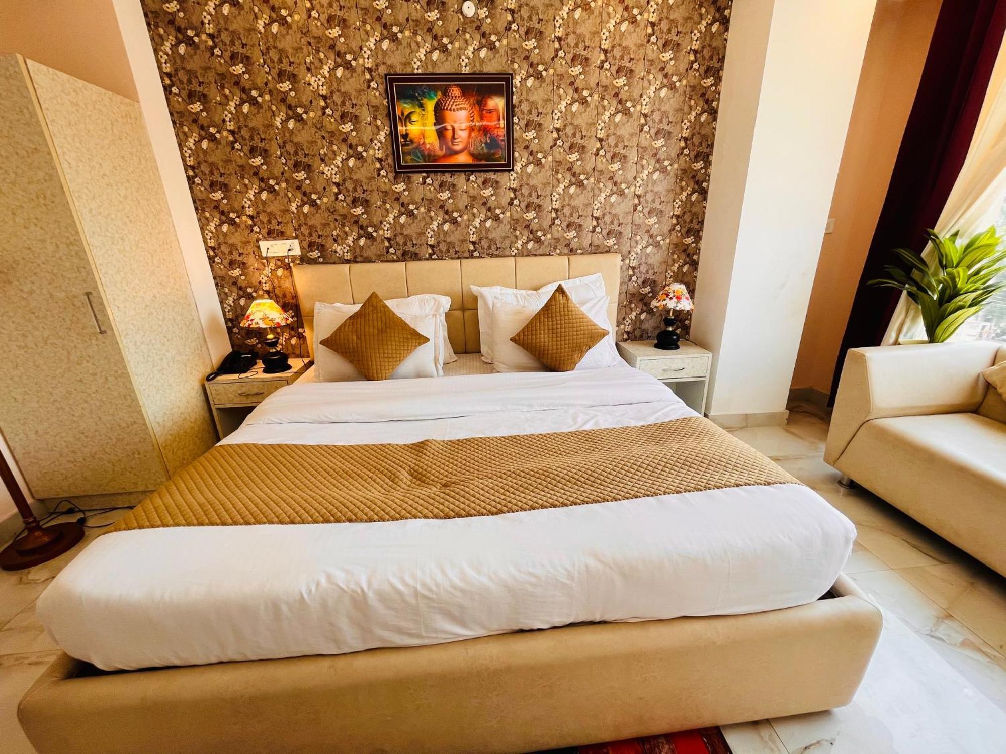 Hotel Golden Temple View By La Casa, Amritsar #Top Rated #Most Awarded #Swimming Pool #Prime Location #Luxury Rooms #Parking #Rooftop Cafe Екстер'єр фото