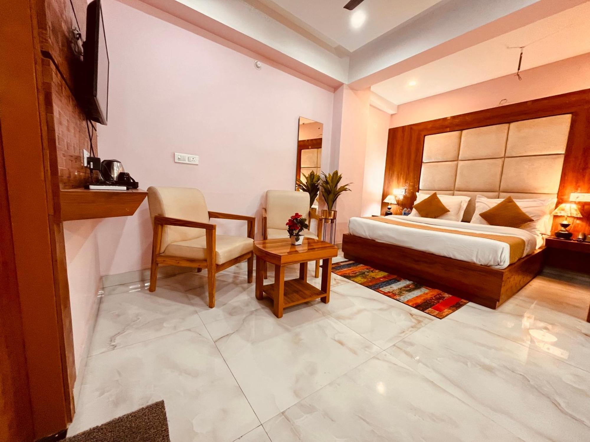 Hotel Golden Temple View By La Casa, Amritsar #Top Rated #Most Awarded #Swimming Pool #Prime Location #Luxury Rooms #Parking #Rooftop Cafe Екстер'єр фото