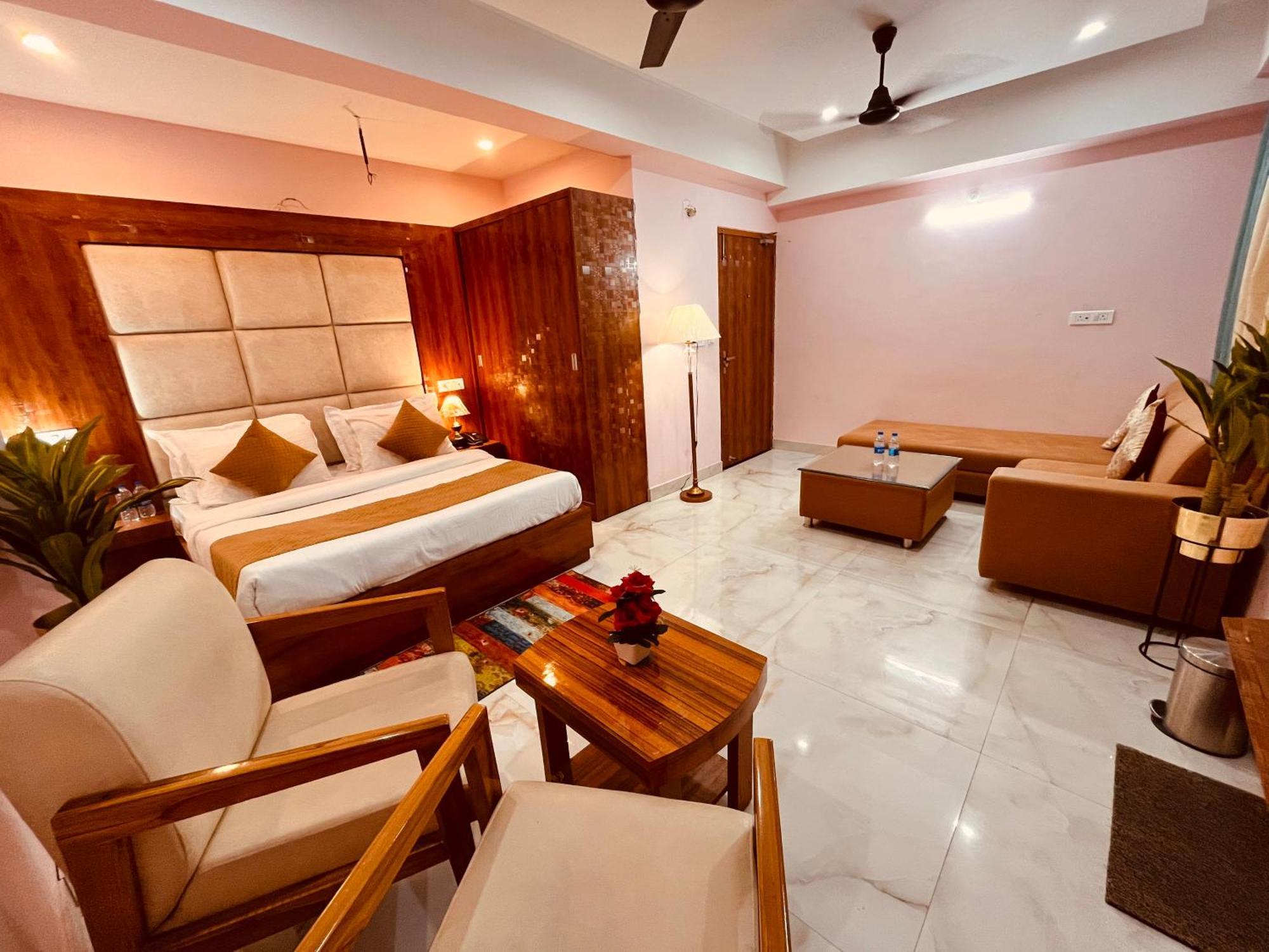 Hotel Golden Temple View By La Casa, Amritsar #Top Rated #Most Awarded #Swimming Pool #Prime Location #Luxury Rooms #Parking #Rooftop Cafe Екстер'єр фото