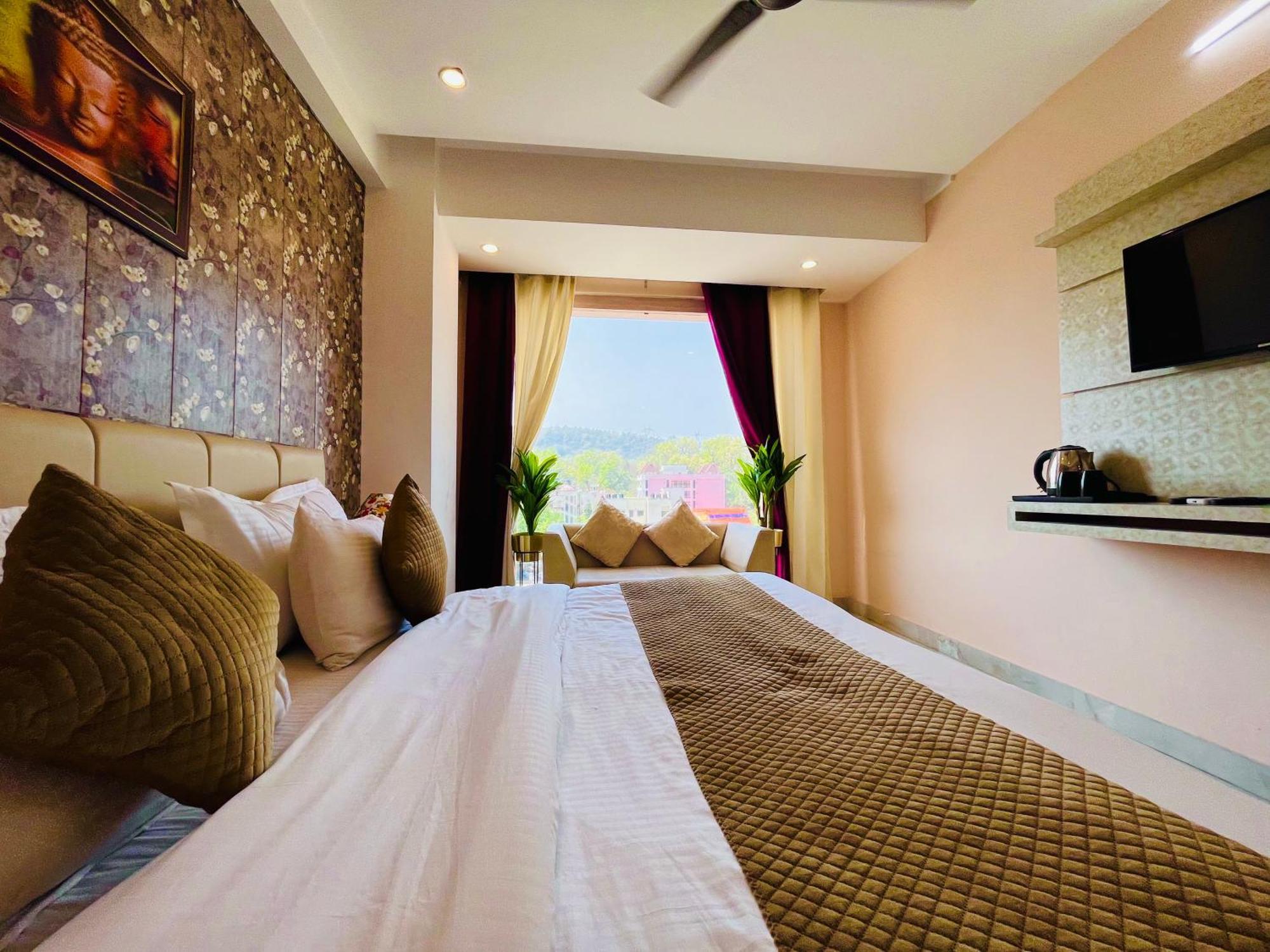 Hotel Golden Temple View By La Casa, Amritsar #Top Rated #Most Awarded #Swimming Pool #Prime Location #Luxury Rooms #Parking #Rooftop Cafe Екстер'єр фото