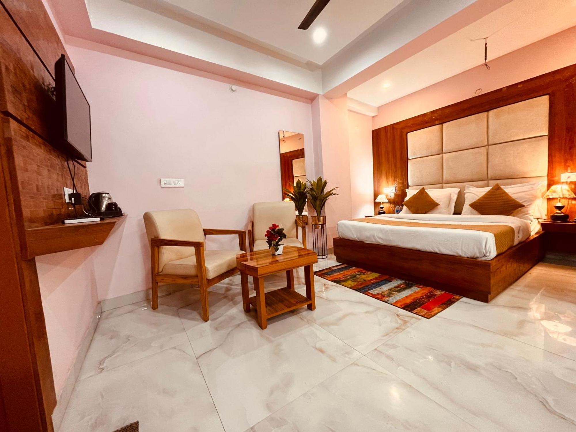 Hotel Golden Temple View By La Casa, Amritsar #Top Rated #Most Awarded #Swimming Pool #Prime Location #Luxury Rooms #Parking #Rooftop Cafe Екстер'єр фото