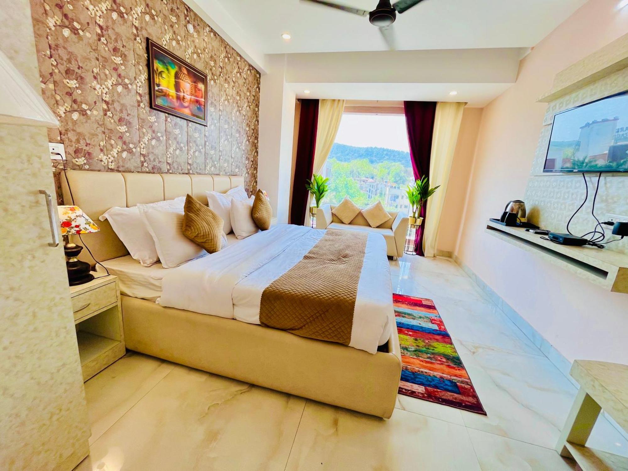 Hotel Golden Temple View By La Casa, Amritsar #Top Rated #Most Awarded #Swimming Pool #Prime Location #Luxury Rooms #Parking #Rooftop Cafe Екстер'єр фото