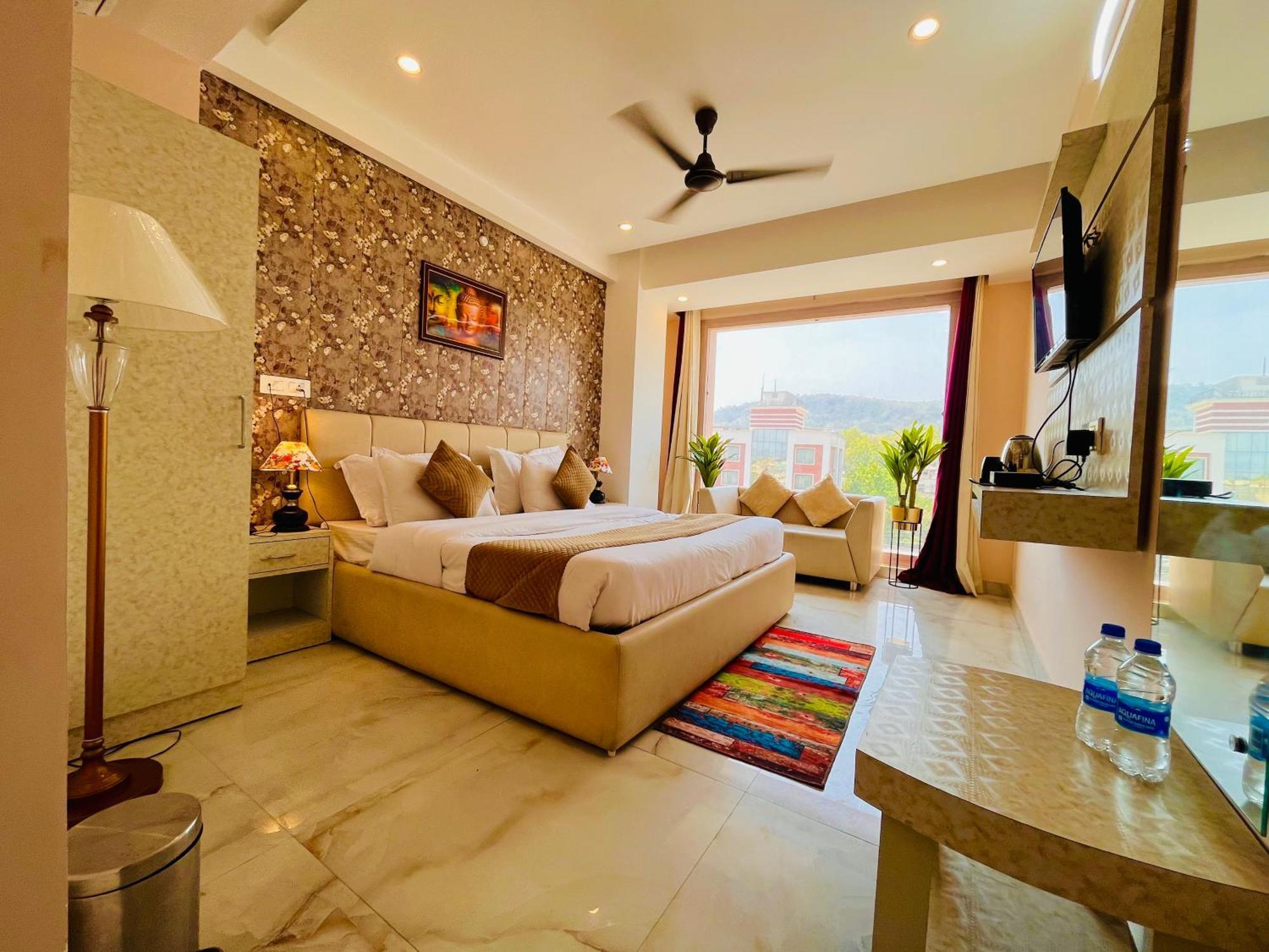 Hotel Golden Temple View By La Casa, Amritsar #Top Rated #Most Awarded #Swimming Pool #Prime Location #Luxury Rooms #Parking #Rooftop Cafe Екстер'єр фото