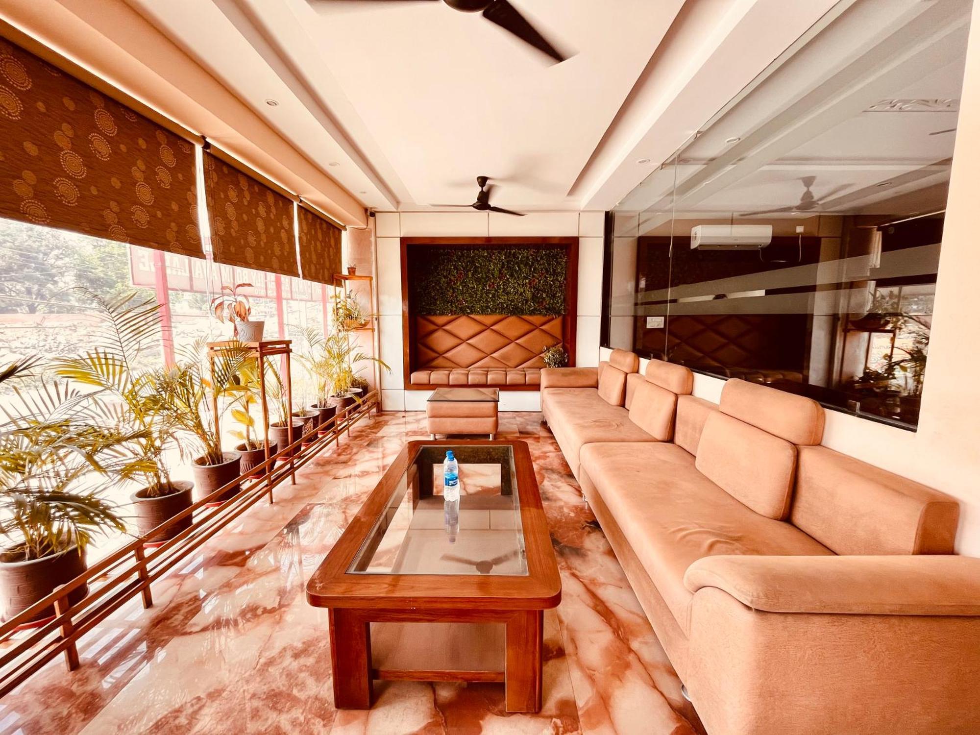 Hotel Golden Temple View By La Casa, Amritsar #Top Rated #Most Awarded #Swimming Pool #Prime Location #Luxury Rooms #Parking #Rooftop Cafe Екстер'єр фото