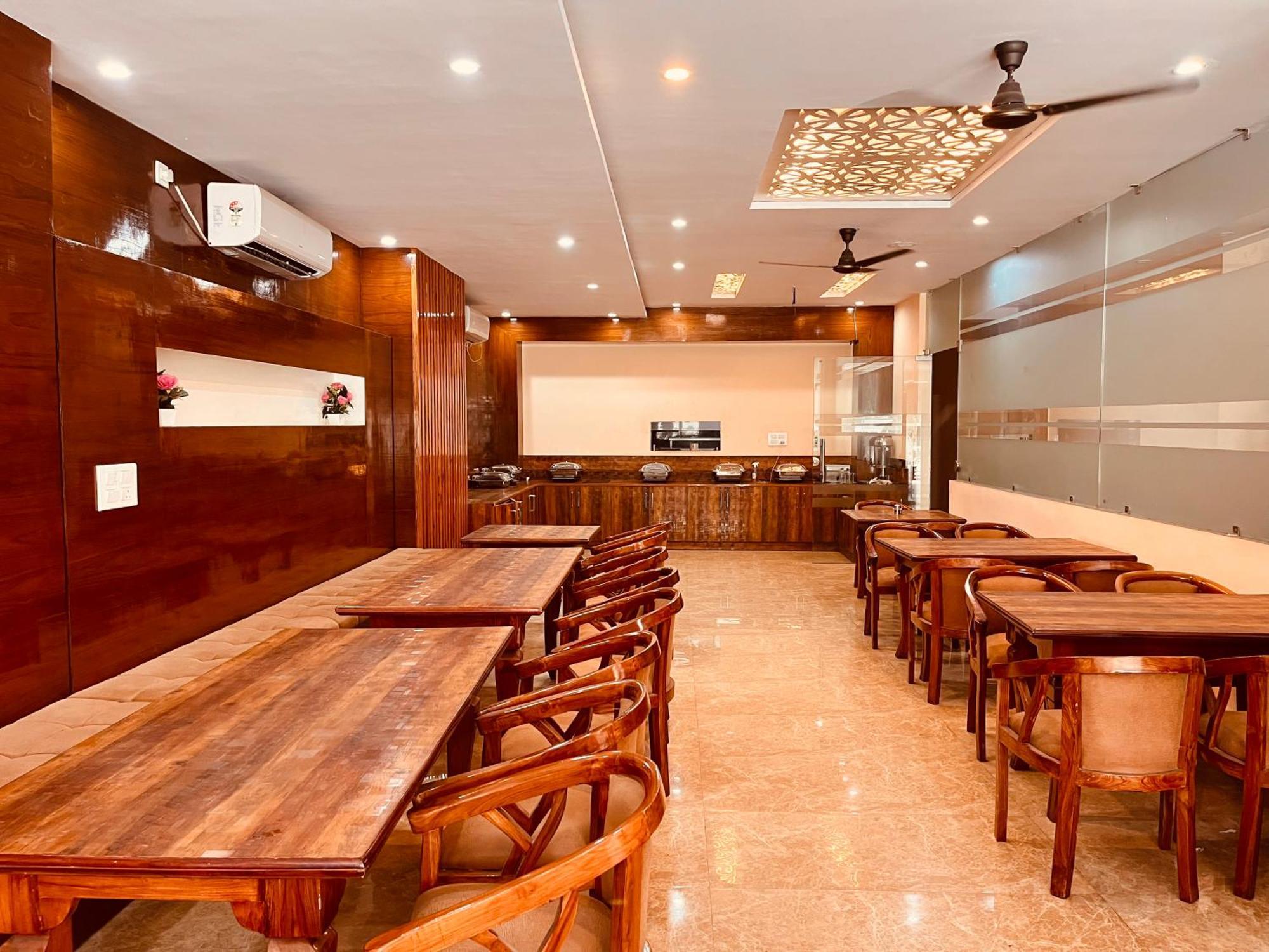 Hotel Golden Temple View By La Casa, Amritsar #Top Rated #Most Awarded #Swimming Pool #Prime Location #Luxury Rooms #Parking #Rooftop Cafe Екстер'єр фото